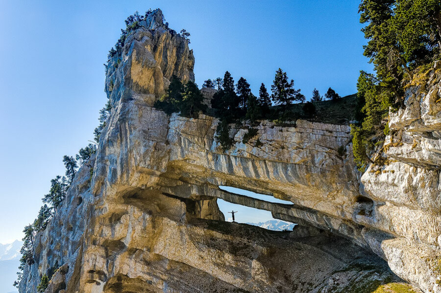 la tour percée